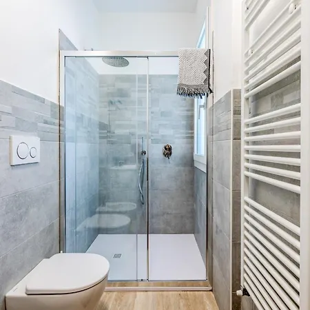 Attico Vista Mare - Free Wifi & Ac - 1 Minuto Apartamento