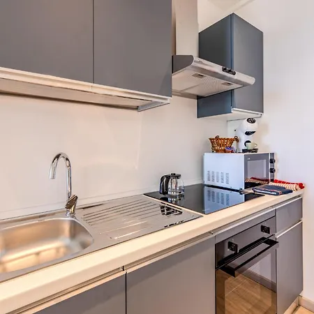 Attico Vista Mare - Free Wifi & Ac - 1 Minuto Apartamento *
