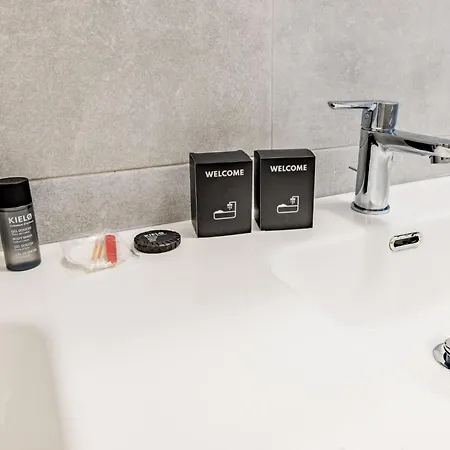 Apartamento Attico Vista Mare - Free Wifi & Ac - 1 Minuto Savona