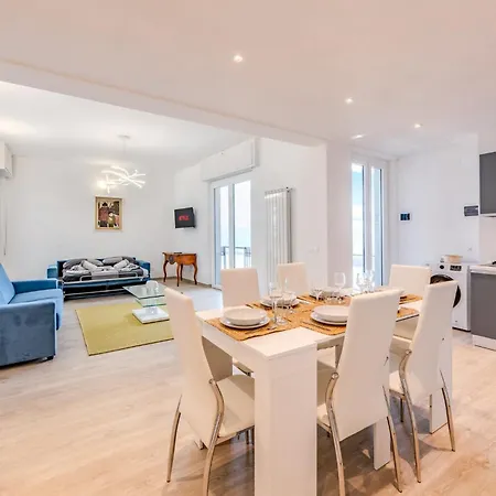 Attico Vista Mare - Free Wifi & Ac - 1 Minuto Apartamento