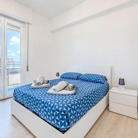 Attico Vista Mare - Free Wifi & Ac - 1 Minuto Apartamento