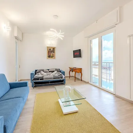 Attico Vista Mare - Free Wifi & Ac - Spiaggia 1 Minuto Savona