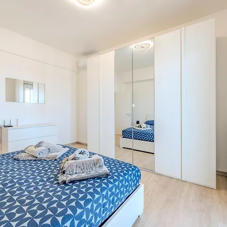 Apartamento Attico Vista Mare - Free Wifi & Ac - 1 Minuto Savona