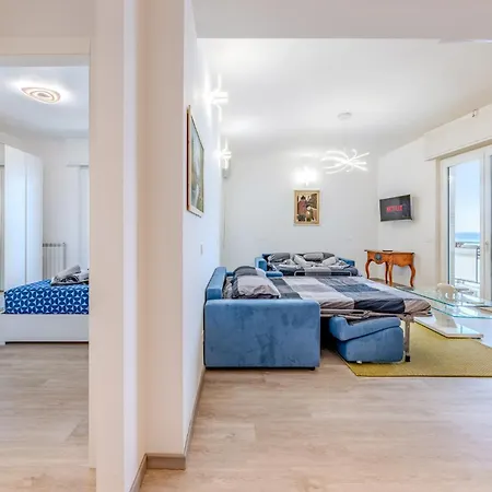 Attico Vista Mare - Free Wifi & Ac - Spiaggia 1 Minuto Savona