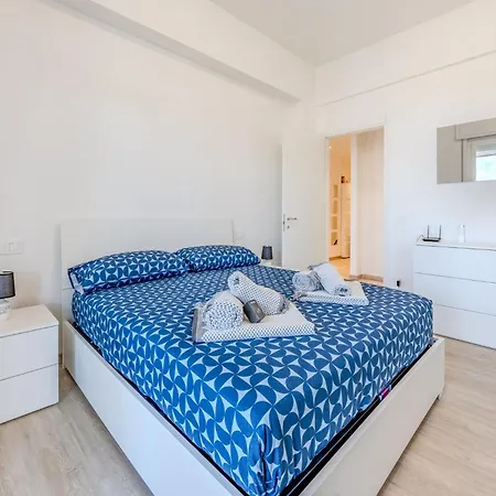 Attico Vista Mare - Free Wifi & Ac - Spiaggia 1 Minuto * Savona